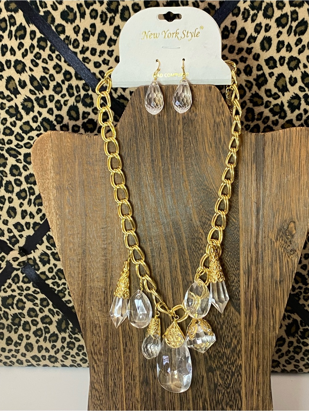 New York Style Gold Tone Chain with Clear Crystal Teardrops Statement Set NWT